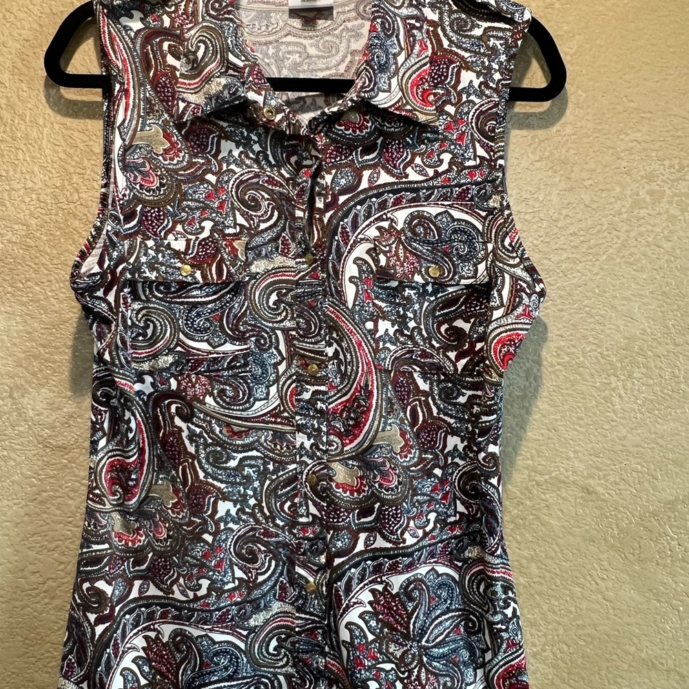 Fun top to wear at the office or dress down with jeans!
